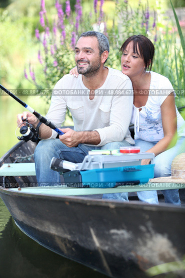 a couple fishing on a boat. Стоковое фото, агентство Ingram Publishing / Фотобанк Лори