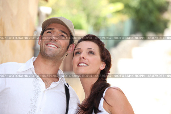 A couple on a holiday trip. Стоковое фото, агентство Ingram Publishing / Фотобанк Лори