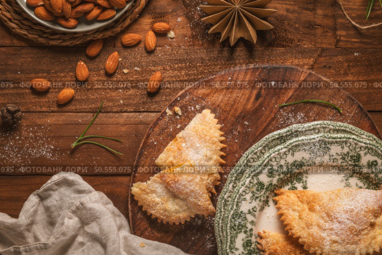 A crescent-shaped pastry whose filling is made of eggs and almonds wrapped in crispy dough, cut in an artisanal way and sprinkled with sugar. Стоковое фото, агентство Ingram Publishing / Фотобанк Лори