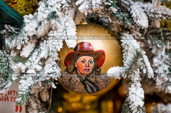 A decorated Christmas tree of the Mosfilm film company with portraits of actors from popular Soviet films, in the GUM store in the center of Moscow. Russia, Moscow, January 9, 2025. Редакционное фото, фотограф Photojuli / Фотобанк Лори