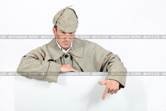 a detective showing a copyspace. Стоковое фото, агентство Ingram Publishing / Фотобанк Лори