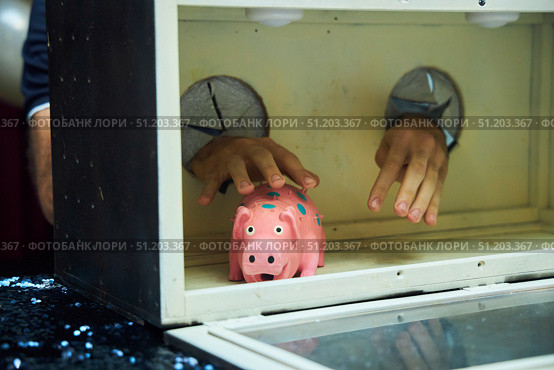 A game of guessing an object blindly. Human hands and a toy pig. Стоковое фото, фотограф Наталия Кирсанова / Фотобанк Лори