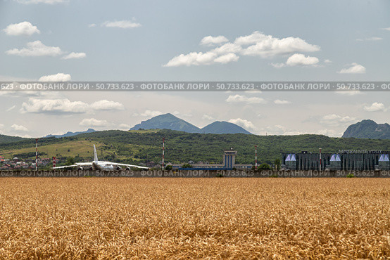 A heavy transport aircraft Antonov An-124 stands at the airport against the backdrop of the mountains. Редакционное фото, фотограф Сергей Сергеев / Фотобанк Лори
