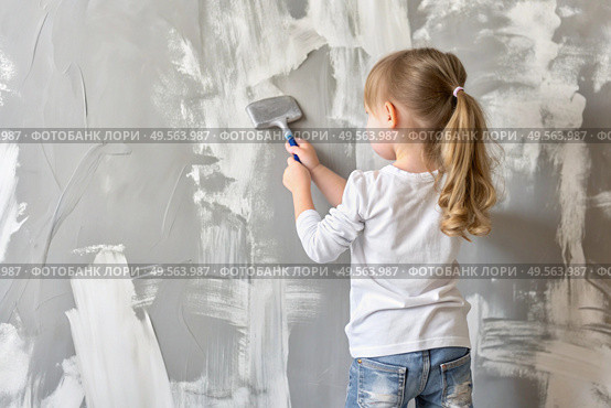 A little girl paints a wall in a new house. Interior decoration of the house, wall painting. Cosmetic repairs. Child labor. Стоковое AI-изображение, AI-художник Photojuli / Фотобанк Лори
