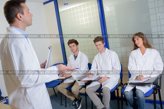 a male teacher give a lesson. Стоковое фото, агентство Ingram Publishing / Фотобанк Лори