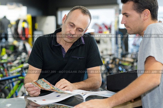 a man in sports store. Стоковое фото, агентство Ingram Publishing / Фотобанк Лори