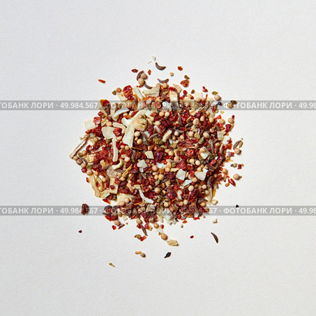 A mix of flavoring spices for the cooking of natural organic homemade food. Food and cuisine ingredients on a white with copy space. Flat lay. Colorful pattern of a mixed of fragrant natural spices for cooking meat on a white background. Стоковое фото, агентство Ingram Publishing / Фотобанк Лори