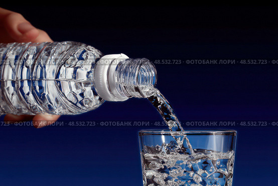 A person is pouring water into a glass. Стоковое AI-изображение, AI-художник Ярославский Максим / Фотобанк Лори