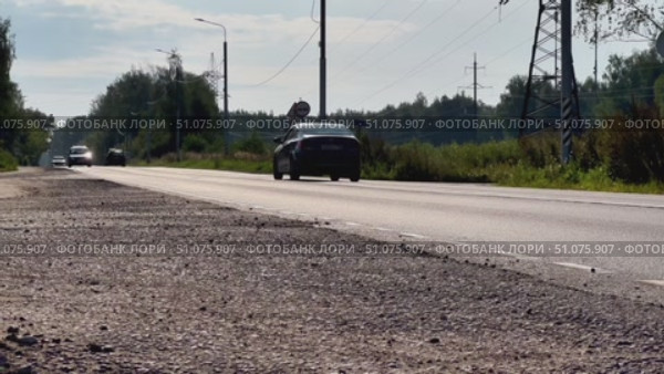 A road with a few cars on it and a sign that says "No Parking" Стоковое видео, видеограф Ярославский Максим / Фотобанк Лори