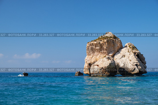 A sea stack on the Aphrodite's (Petra of Romiou) beach. Kouklia. Cyprus (2018 год). Стоковое фото, фотограф Сергей Пристяжнюк (Serg Zastavkin) / Фотобанк Лори