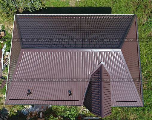 A view from above on the roof of the house. The roof of corrugated sheet. Roofing of metal profile wavy shape. Стоковое фото, фотограф Леонид Еремейчук / Фотобанк Лори