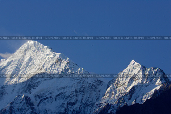 A view of Nilgiri and Tilicho peaks. Стоковое фото, агентство Ingram Publishing / Фотобанк Лори