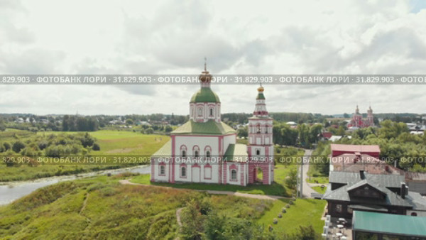 A village landscape - church architecture - Suzdal, Russia. Стоковое видео, видеограф Константин Шишкин / Фотобанк Лори