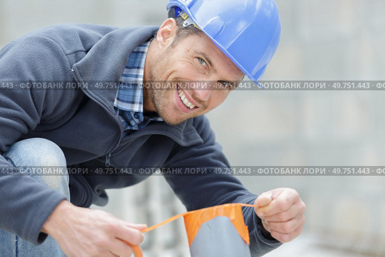 a worker assembly sewerage system. Стоковое фото, агентство Ingram Publishing / Фотобанк Лори