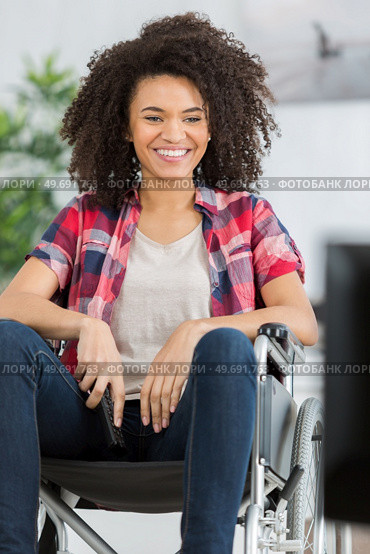 a young girl in wheelchair. Стоковое фото, агентство Ingram Publishing / Фотобанк Лори