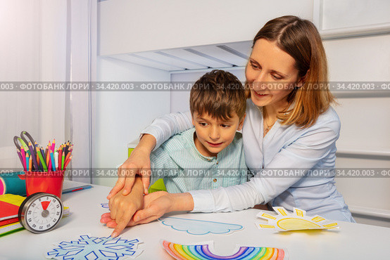 ABA therapy class woman teach autistic boy weather. Стоковое фото, фотограф Сергей Новиков / Фотобанк Лори