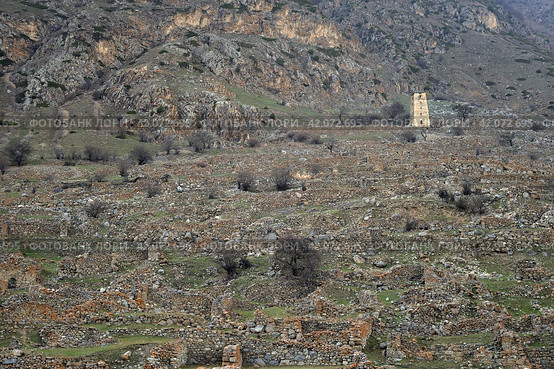 Abaev Tower, defensive structure of late Middle Ages in village of Kyunnyum, destroyed after deportation of Balkar people in spring, village of Upper Balkaria, Kabardino-Balkarian Republic, Russia (2023 год). Стоковое фото, фотограф Алексей Антипов / Фотобанк Лори