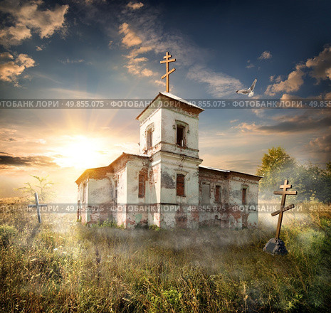 Abandoned church near the cemetery in a field. Стоковое фото, агентство Ingram Publishing / Фотобанк Лори