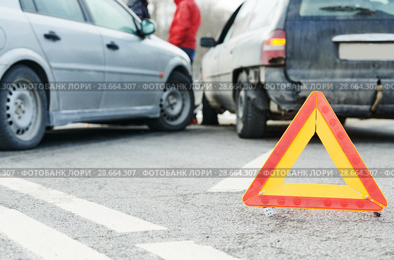Accident or crash with two automobile. Road warning triangle sign in focus. Стоковое фото, фотограф Дмитрий Калиновский / Фотобанк Лори