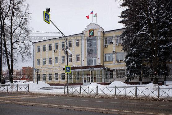 Администрация городского округа Наро-Фоминск в Московской области. Пасмурный зимний день. (2022 год). Редакционное фото, фотограф Александр Кузнецов / Фотобанк Лори