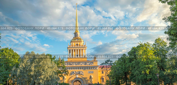 Admiralty building in the historical center of St. Petersburg. Russia. Стоковое фото, агентство Ingram Publishing / Фотобанк Лори