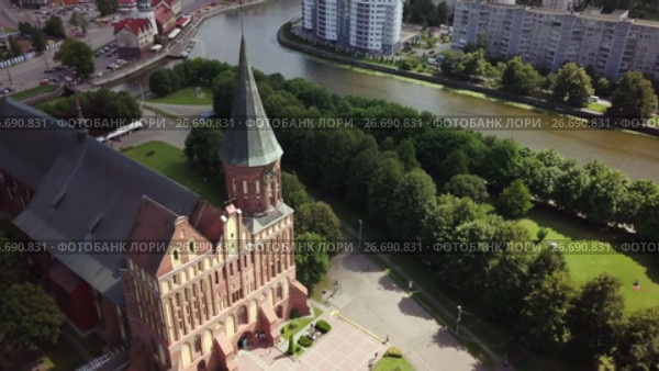 Aerial cityscape of Kant Island in Kaliningrad, Russia. Стоковое видео, видеограф Антон Гвоздиков / Фотобанк Лори