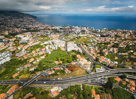 Aerial drone view of Funchal town, Madeira, Portugal (2024 год). Стоковое фото, фотограф Дмитрий Рухленко / Фотобанк Лори