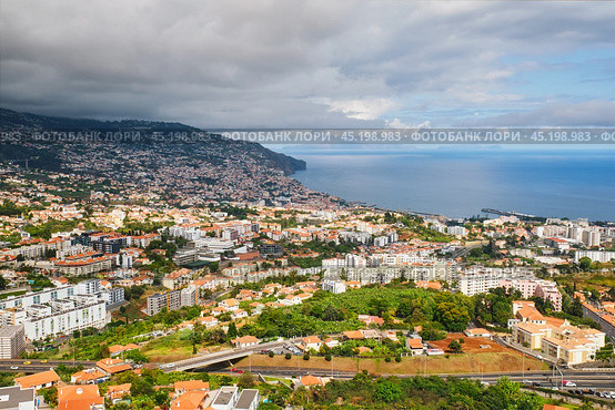 Aerial drone view of Funchal town, Madeira, Portugal (2024 год). Стоковое фото, фотограф Дмитрий Рухленко / Фотобанк Лори