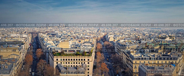 Aerial Paris cityscape panorama with view to Sacre Coeur Basilica of the Sacred Heart, France. Beautiful parisian architecture, historic buildings and landmarks on the horizon. Стоковое фото, агентство Ingram Publishing / Фотобанк Лори