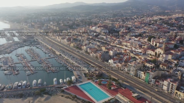 Aerial photo of Spanish town El Masnou with view of buildings along seashore and quay. Стоковое видео, видеограф Яков Филимонов / Фотобанк Лори