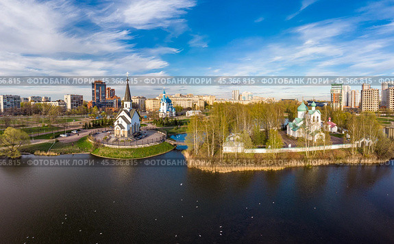 Aerial top View to St. George the Victorious Georgievskaya, Sergius Of Radonezh and Church Nativity of Christ and Srednerogatsky pond. Pulkovsky park. Saint Petersburg. Russia. Europe (2020 год). Стоковое фото, фотограф Алексей Ширманов / Фотобанк Лори