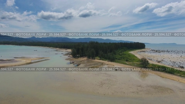 Aerial video of cape and sea in Khao Lak, Thailand. Стоковое видео, видеограф Михаил Коханчиков / Фотобанк Лори