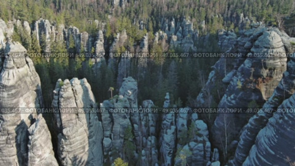 Aerial view of Adrspach-Teplice Rocks (2023 год). Стоковое видео, видеограф Михаил Коханчиков / Фотобанк Лори
