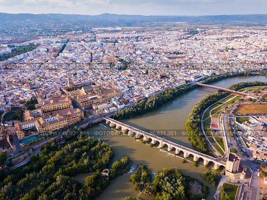 Aerial view of Cordoba with Roman Bridge and Mosque-Cathedral. Стоковое фото, фотограф Яков Филимонов / Фотобанк Лори