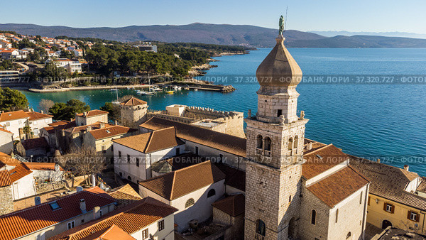 Aerial view of historic Adriatic town of Krk , Island of Krk, Kvarner bay of Adriatic sea, Croatia, Europe. Стоковое фото, фотограф Matej Kastelic / Фотобанк Лори