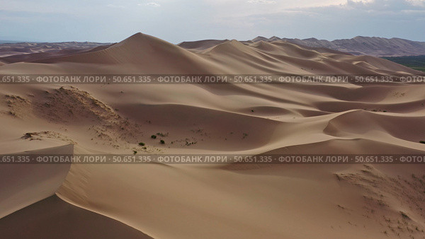 Aerial view of sand dunes in desert at sunset. Стоковое фото, фотограф Михаил Коханчиков / Фотобанк Лори