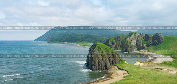Aerial view of the beautiful coastline of Kunashir island with basalt cliffs. Стоковое фото, фотограф Евгений Харитонов / Фотобанк Лори