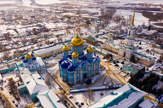 Aerial view of the Nativity-Bogoroditsky monastery surrounded by residential buildings in Zadonsk. Стоковое фото, фотограф Яков Филимонов / Фотобанк Лори