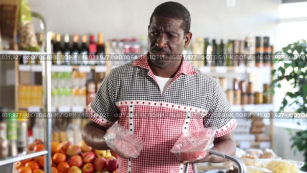 African man choose raw hamburger cutlet for roasting in store. Стоковое видео, видеограф Яков Филимонов / Фотобанк Лори