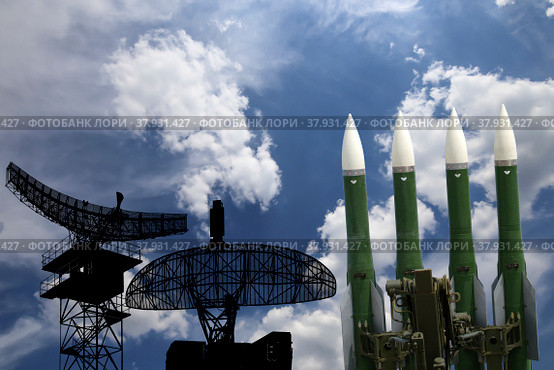 Air defense radars of military mobile anti aircraft systems and modern Russian anti aircraft missiles OSA-AKM on background clouds and sky,Russia. Стоковое фото, фотограф Владимир Журавлев / Фотобанк Лори