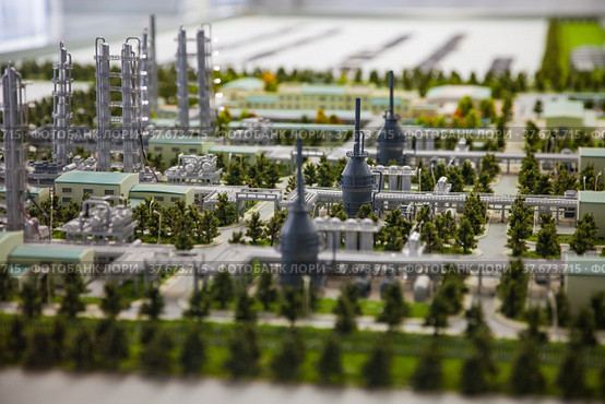 Aktobe region/Kazakhstan - May 04 2012: Scale miniature (maquette) of modern oil refinery and gas processing plant. Distillation columns and pipelines. Редакционное фото, фотограф Alexey Rezvykh / Фотобанк Лори