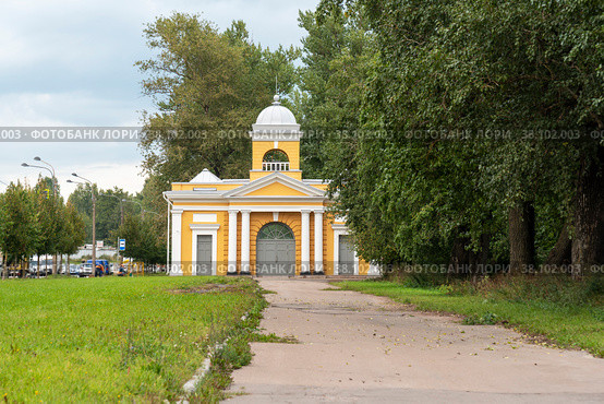 Александровские ворота (ворота порохового завода) 1800г.г арх.Ф.И.Демерцов, Санкт-Петербург (2022 год). Редакционное фото, фотограф Александр Щепин / Фотобанк Лори