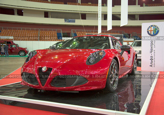 Alfa Romeo 4C на выставке "Мир автомобиля 2014". Санкт-Петербург. Редакционное фото, фотограф Виктор Карасев / Фотобанк Лори