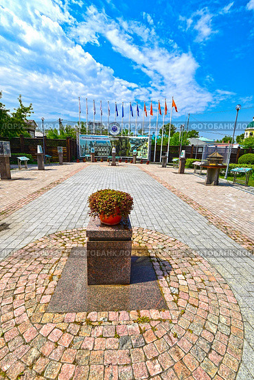 Аллея городов-побратимов. Город Иркутск (2024 год). Редакционное фото, фотограф Александр Тараканов / Фотобанк Лори