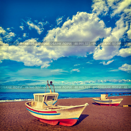 Almeria Cabo de Gata San Miguel beach boats in Spain. Стоковое фото, агентство Ingram Publishing / Фотобанк Лори