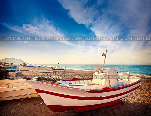 Almeria Cabo de Gata San Miguel beach boats in Spain. Стоковое фото, агентство Ingram Publishing / Фотобанк Лори