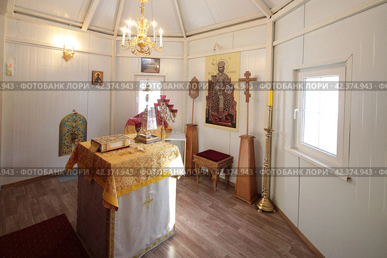 Алтарь храма Игоревской иконы Божией матери в микрорайоне 1 Мая (2024 год). Редакционное фото, фотограф Дмитрий Неумоин / Фотобанк Лори