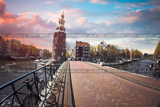 Amsterdam is the capital and largest city of the Netherlands.. Amsterdam autumn. Стоковое фото, агентство Ingram Publishing / Фотобанк Лори