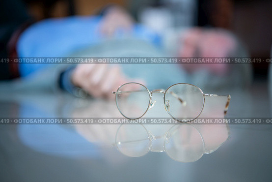 An elderly businessman fell to the floor with sudden heart failure at work. Стоковое фото, агентство Ingram Publishing / Фотобанк Лори