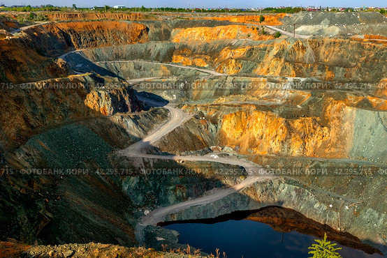 an old abandoned quarry near the town of Sibay in the Republic of Bashkortostan in the Southern Urals. Стоковое фото, фотограф Акиньшин Владимир / Фотобанк Лори